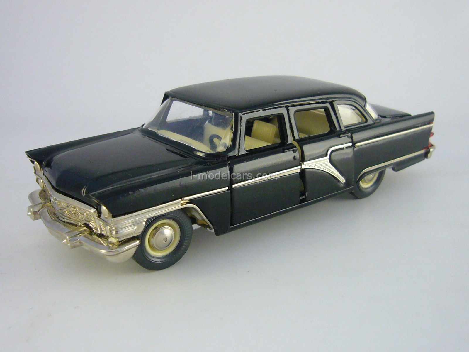Scale car 1:43 GAZ-13 "Chaika" with the magazine autolegends of USSR the best Scale car 1:43 GAZ-13 "Chaika" with the magazine autolegends of USSR the best