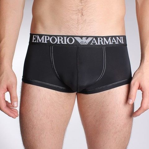 Мужские трусы хипсы черные с черной резинкой и белой надписью Emporio Armani Basic Intimates Trunks