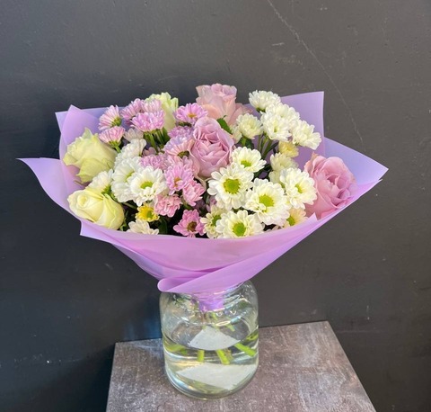 Букет из микса хризантем и роз