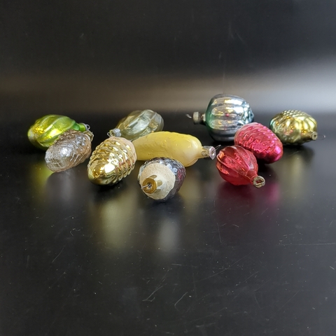 Ёлочные игрушки набор из 9 разных штук, сосульки, шарики, шишки и др, стекло, ручная роспись, подвесные, винтаж времён СССР 1960-1980 гг. Советские ёлочные игрушки и украшения. Состояние и комплектация на фото.