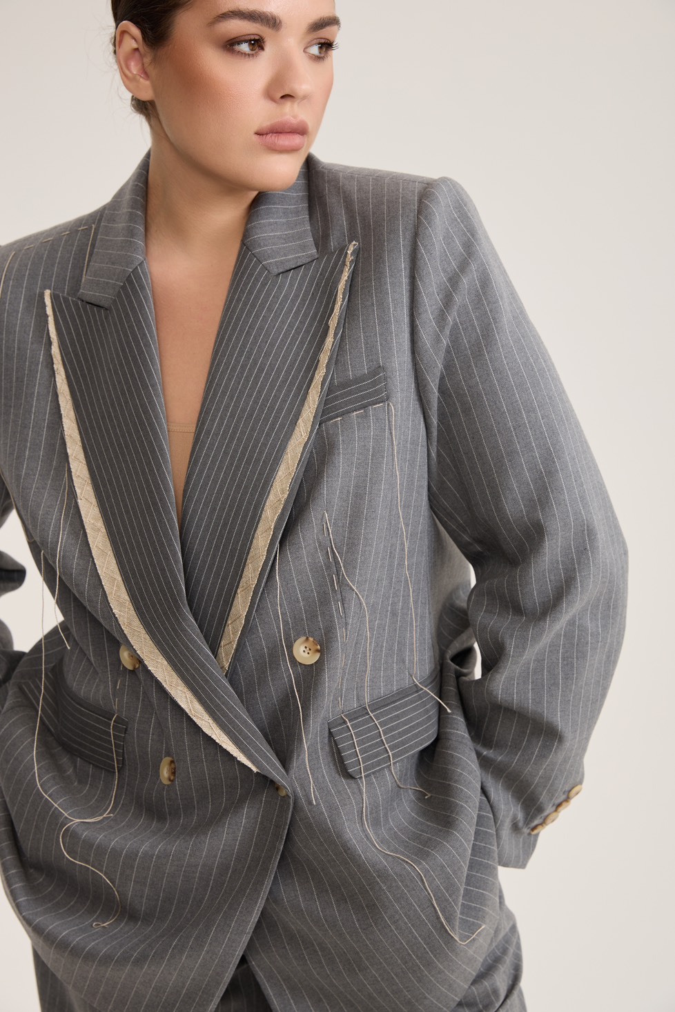 Жакет в комбинированную полоску, серый