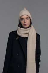 Комплект объемной вязки: шапка+шарф, светло-бежевый