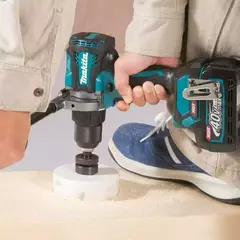 Аккумуляторная дрель-шуруповёрт XGT Makita DF001GZ