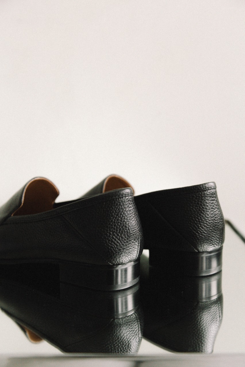 Туфли-лоферы из фактурной кожи, черный