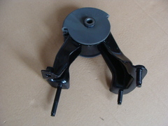подушка двигателя задняя Geely Emgrand MT,CVT  1064001148