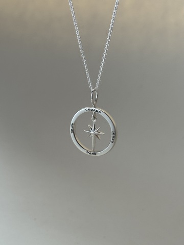 подвеска компас с индивидуальной гравировкой