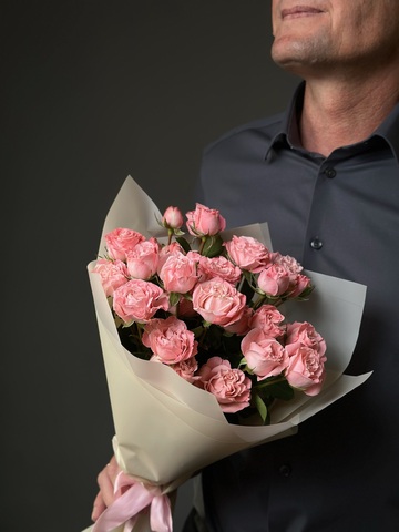 Кустовые розы сорт «MADAM BOMBASTIC» (Кения)