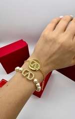 braslet-valentino-iz-zhemchuga-s-podveskoj