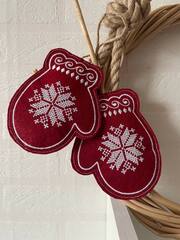 Варежки бордовые. Пара из фетра с вышивкой в этностиле TSF-25-1120-Midi