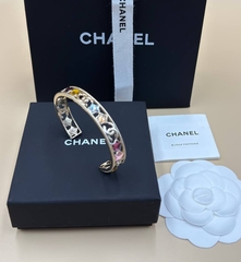 Браслет жесткий с цветными вставками CHANEL цвет шампань