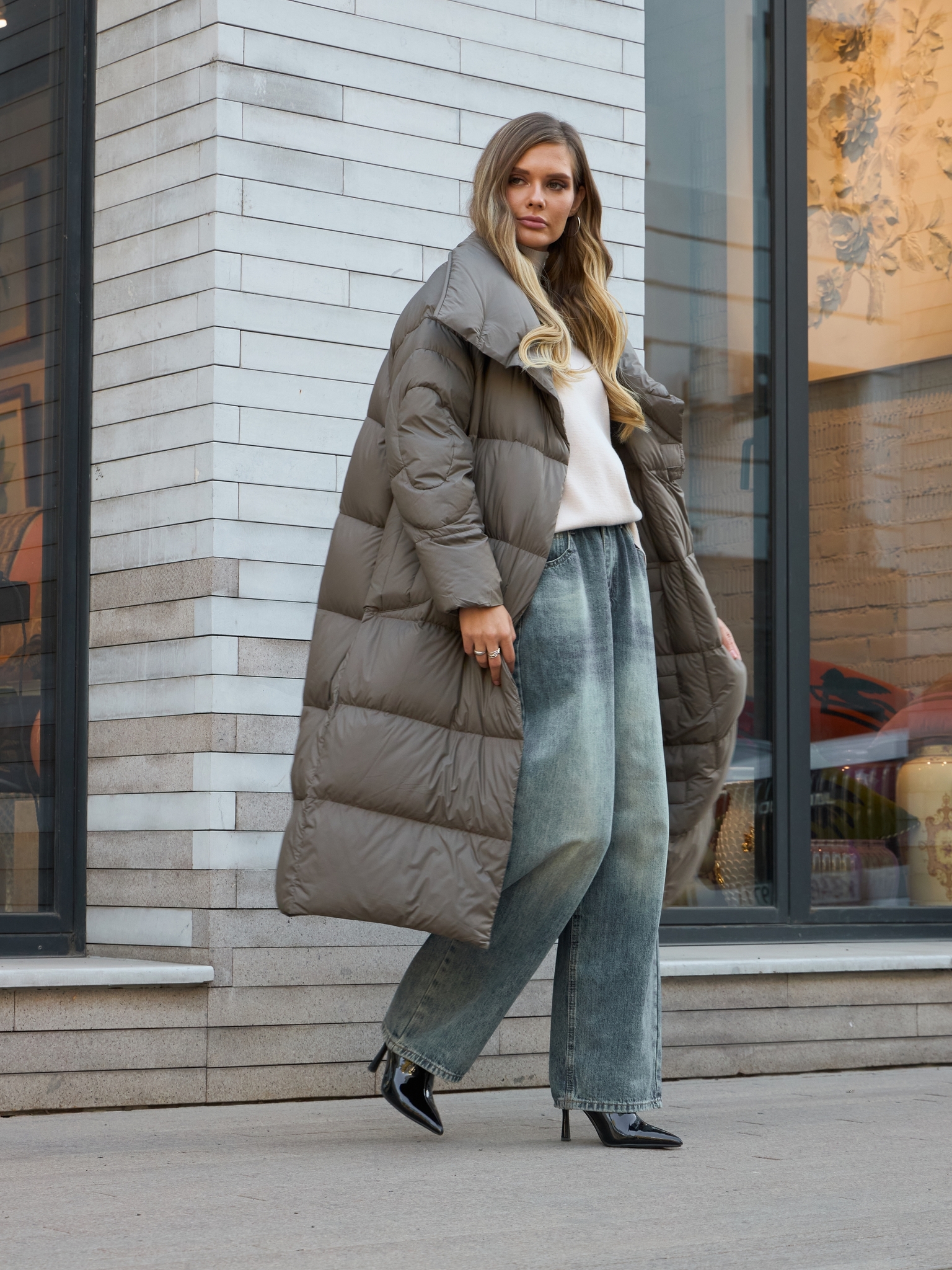 Удлиненный пуховик-кокон цвета капучино