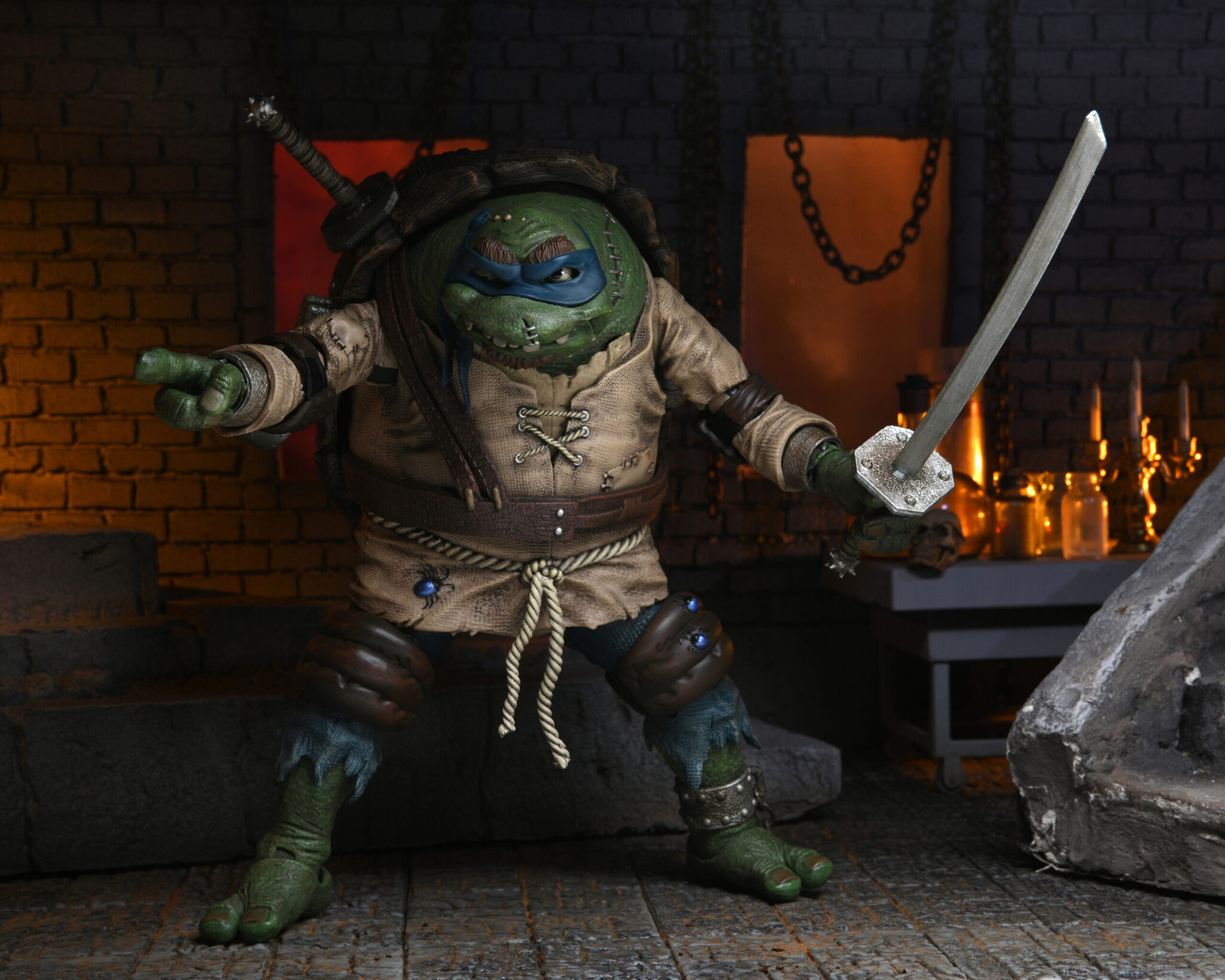 Фигурка NECA Universal Monsters x Teenage Mutant Ninja: Ultimate Leonardo  as The Hunchback – купить по выгодной цене | Интернет-магазин комиксов  28oi.ru