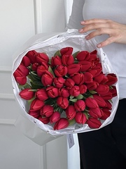 Букет из 51 красного тюльпана доступен к заказу с 3.03.2026