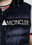 <p>Жилет</p> MONCLER