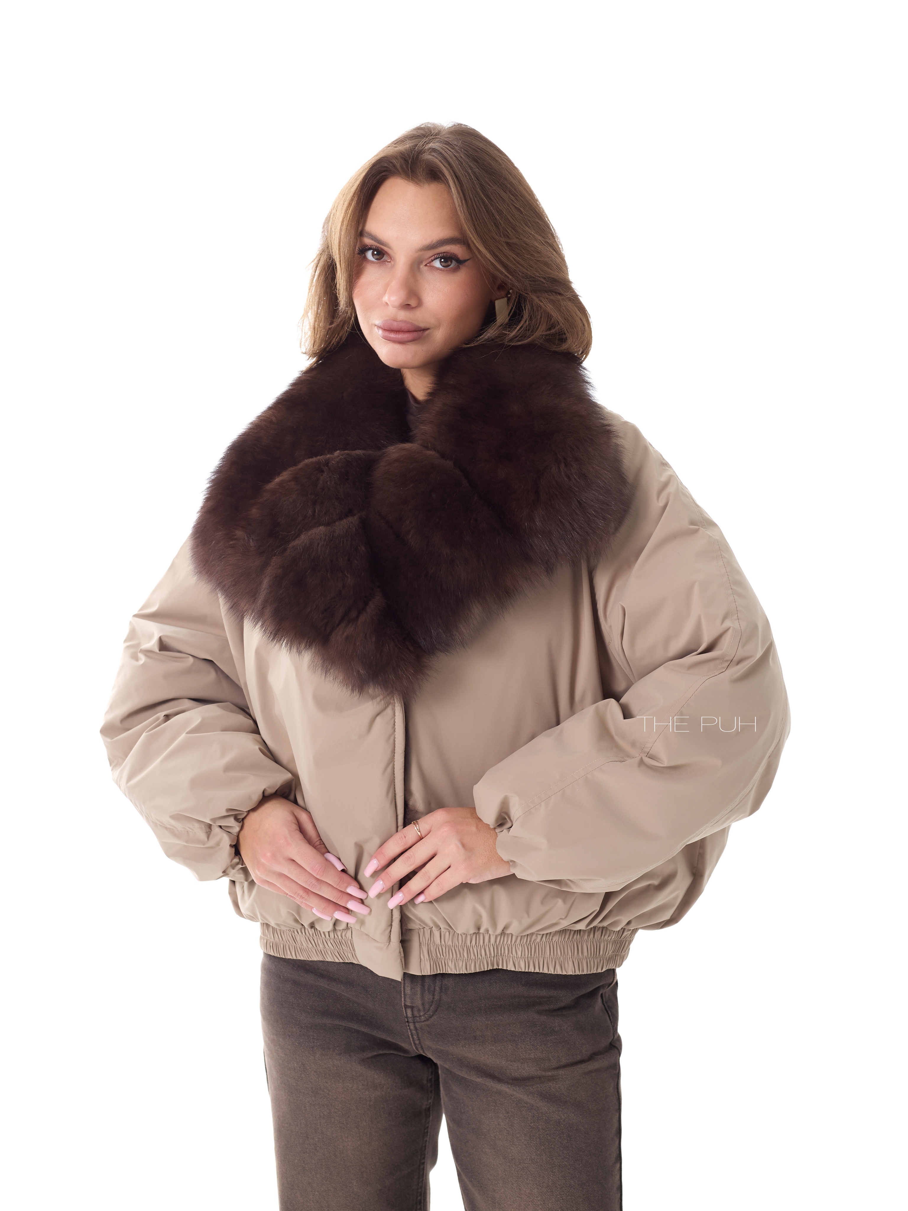 Парка цвета капучино с меховым воротником-стойкой