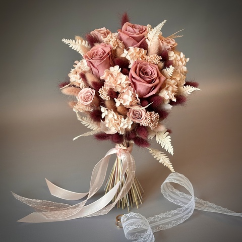«Розовый брют» - букет невесты из стабилизированных цветов и сухоцветов