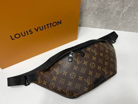 Поясная сумка Louis Vuitton Discovery PM канва Monogram Macassar