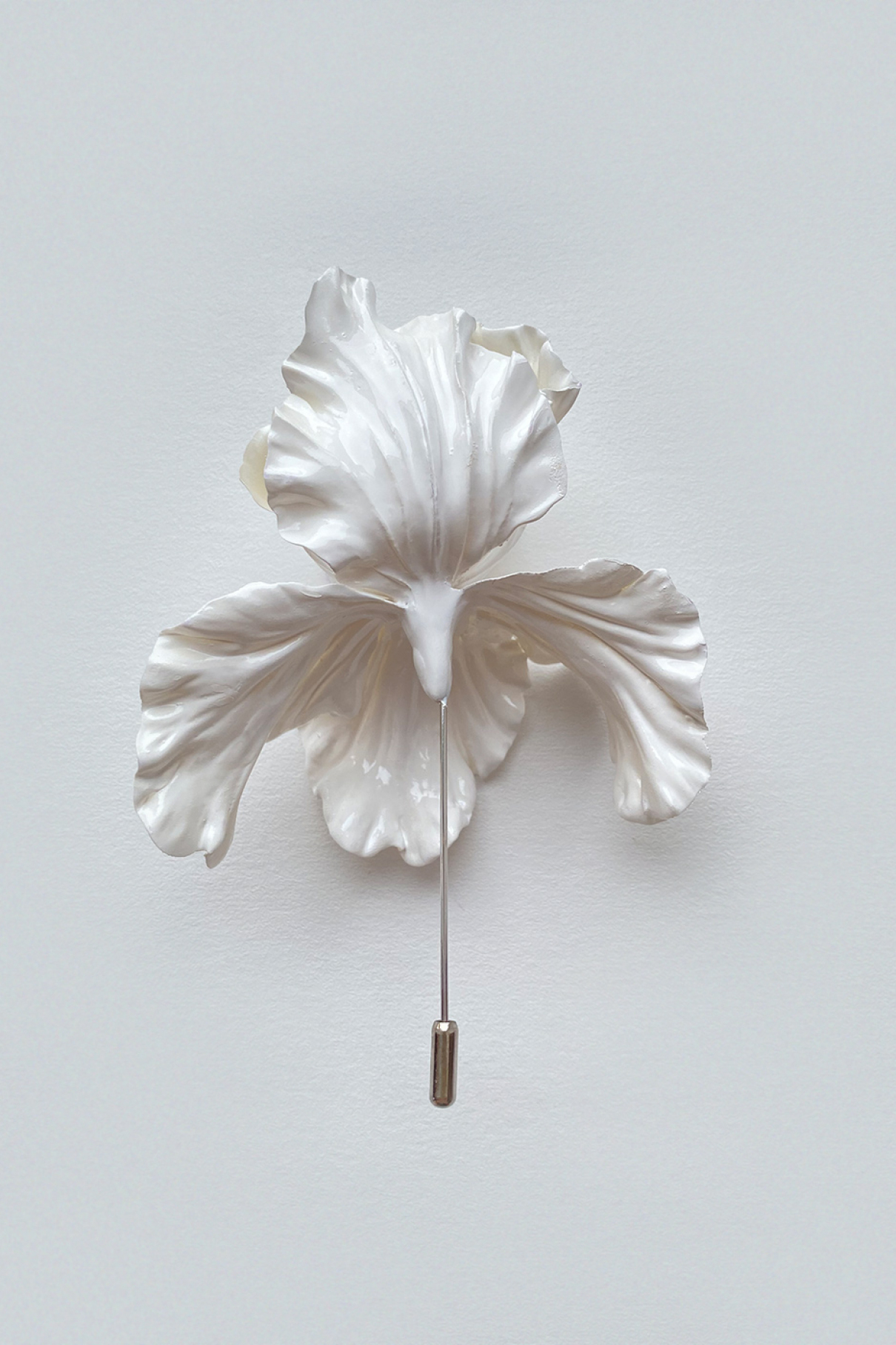 Брошь Ирис, белый