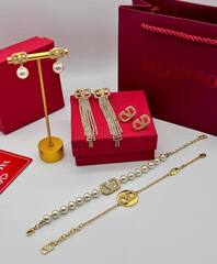 braslet-valentino-iz-zhemchuga-s-podveskoj