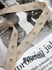 Тесьма с кнопками бежевая узкая 18 мм