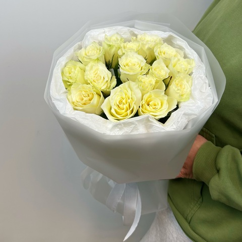 Букет из кенийских белых роз 40 см 15 шт