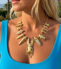 kole-krupnoe-zhuk-olen-v-stile-schiaparelli