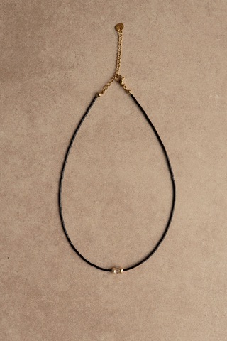 Чокер из бисера со вставкой из стекла