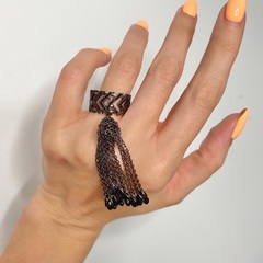 kolco-kist-tassel-iz-serebra-s-chernymi-rodiem-v-stile-yana-raskovalova