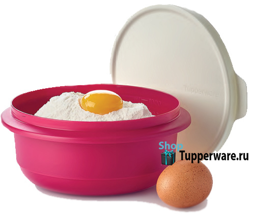 Пельменное тесто в замесочном блюде tupperware