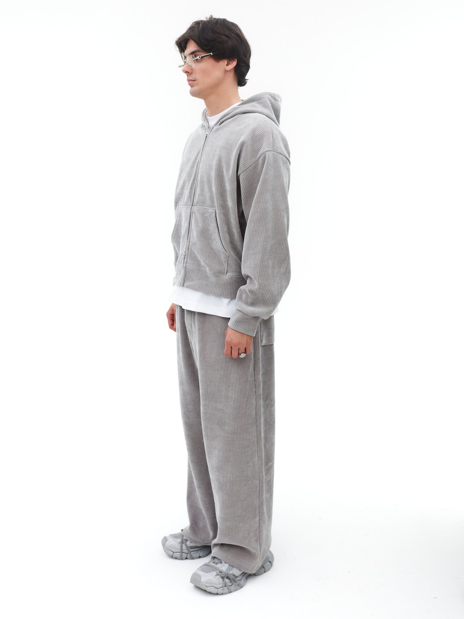 Серый велюровый спортивный костюм COMA