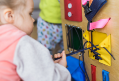 ЧикиБрики Развивающая игрушка Бизиборд 