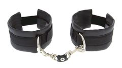 Чёрные полиуретановые наручники Luxurious Handcuffs - 