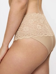 Трусы с высокой посадкой Triumph Amourette Maxi | Телесный