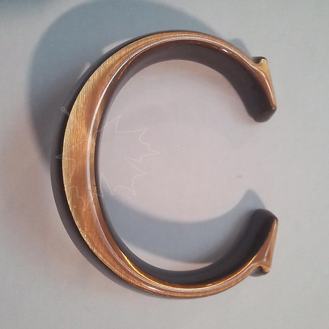 Бронзовая буква С на памятник высотой 3см, Caggiati