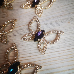 Стразы на цапах пришивные. Кабошон бабочка. В ассортименте