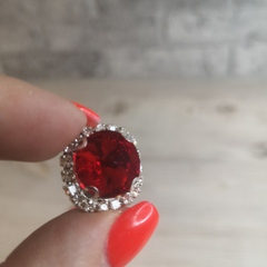 Стразы на цапах пришивные. Кабошон круглые. Красные.