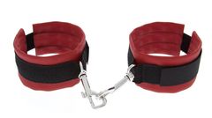 Красно-чёрные полиуретановые наручники Luxurious Handcuffs - 