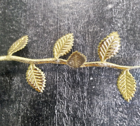 Лента золото №1 с принтом в виде листьев дерева 10 м