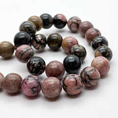 Родонит бусины, диаметр 10-10,3 мм, цена за 18-19 шт (1/2 нити)