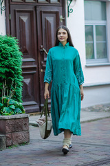 Полюшка. Платье льняное макси асимметричное с вышивкой PL-422569