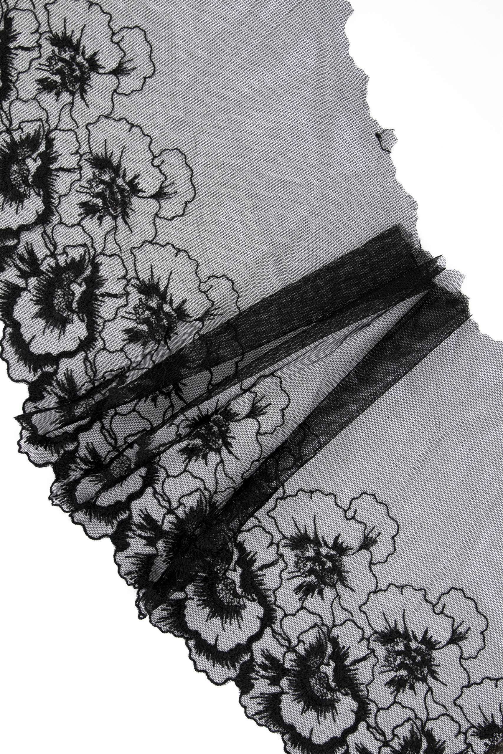 Вышивка на сетке чёрная (правая и левая сторона)