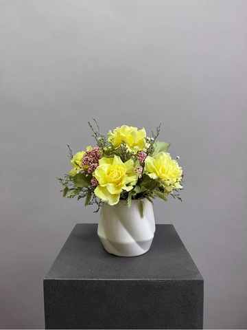 Композиция в кашпо Цинния