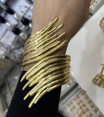 Широкий браслет манжета матовое золото