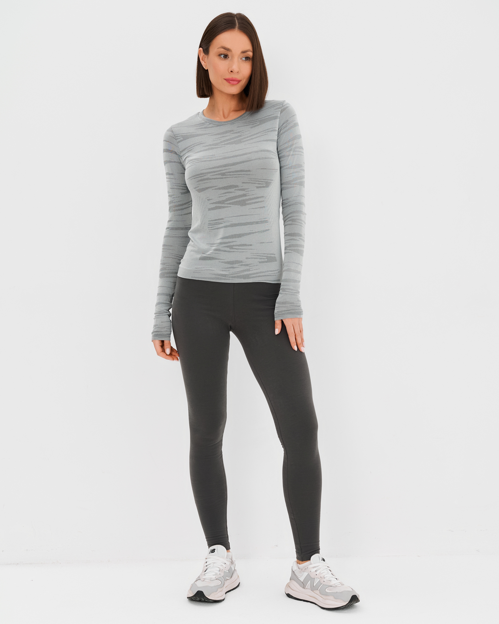 темно-серый