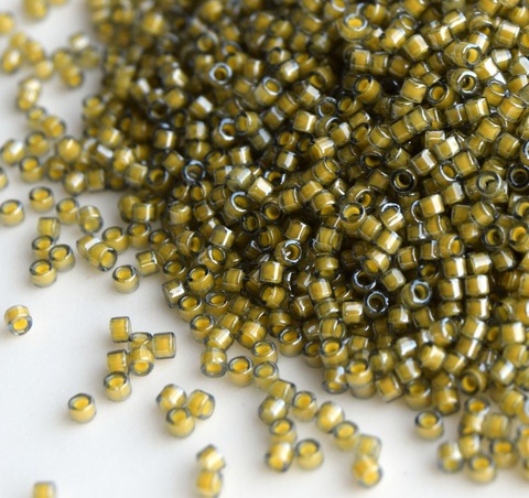 DB-2046 Бисер цилиндрический Миюки делика 11/0 Гриб, окрашен внутри /Miyuki delica 11/0 Luminous Mushroom