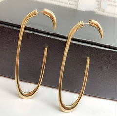 akcentnye-sergi-dlinnye-ovaly-v-stile-minimalizm-ysl-bazovyj-garderob