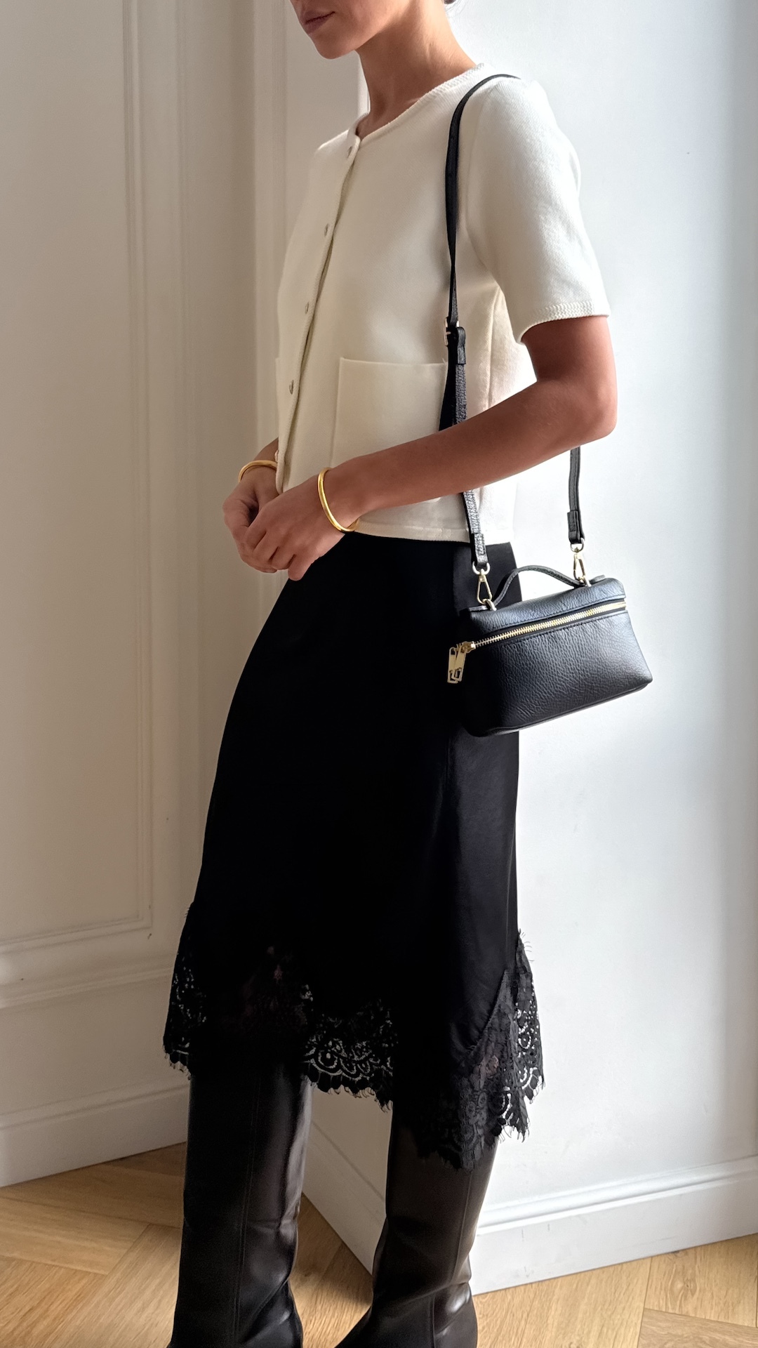 Юбка в бельевом стиле с кружевной отделкой по краю