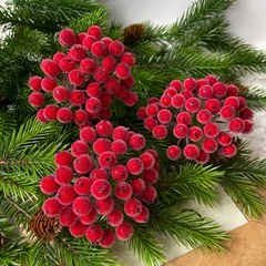 Ягоды красные сахарные декоративные, набор 3 пучка (примерно 120 ягодок).