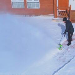 Снегоуборщик Greenworks GD40SSK2 40V (30 см) аккумуляторный, с АКБ 2 А/ч и ЗУ