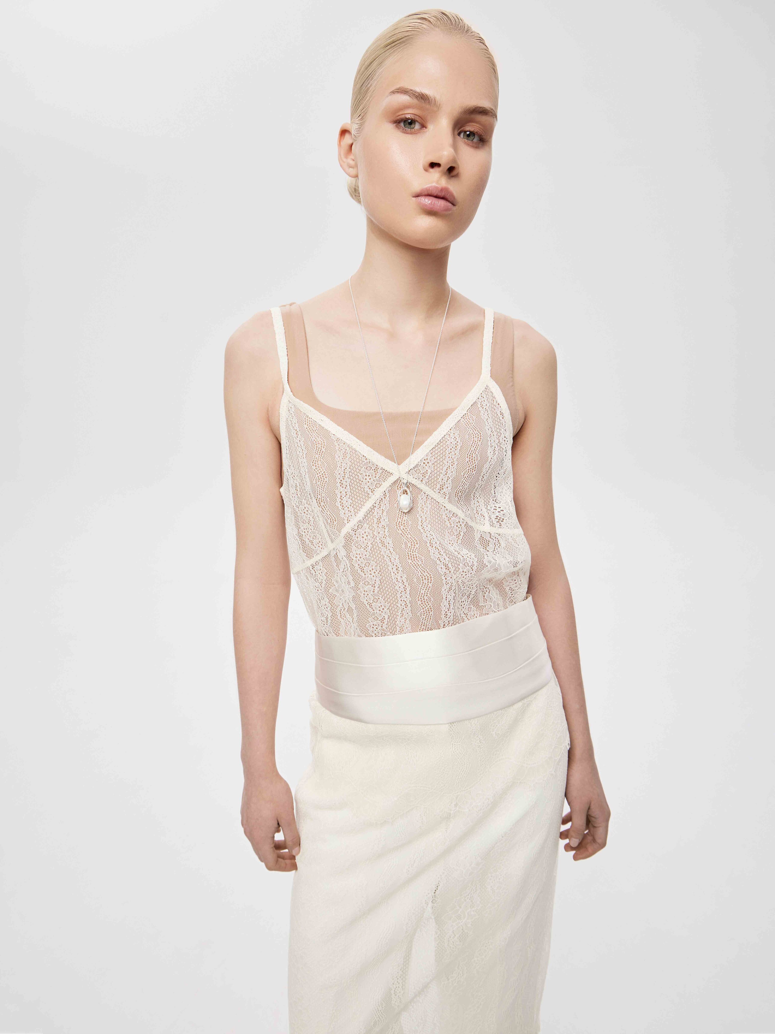 Топ из кружева